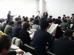 東京と神奈川、千葉から大勢の地方議員らが参加しました